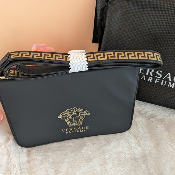 Versace - Picture 2 of 9